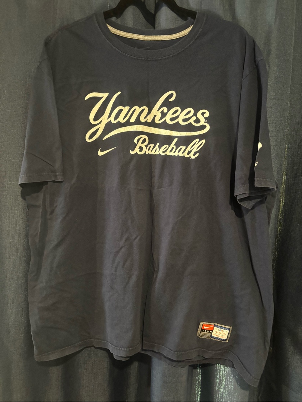 Nike Navy & White Yankees Baseball Graphic Tee